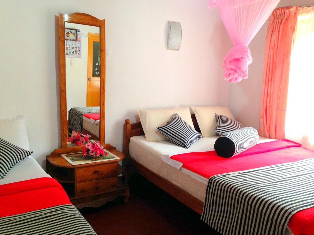 Eeshani Guest Inn Ella Eksteriør billede